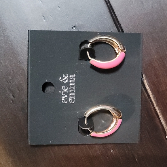 Jewelry - NWT Evie & Emma Huggie Hoops